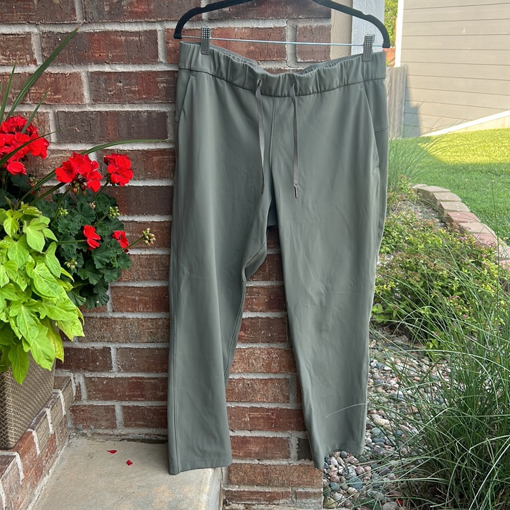 LULULEMON Ladies 10 Olive 🫒 On the go open jogger pants - Picture 2 of 9